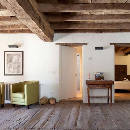 B&B La Rectoria De Sant Miquel De Pineda Sant Feliu De Pallerols Bagian luar foto