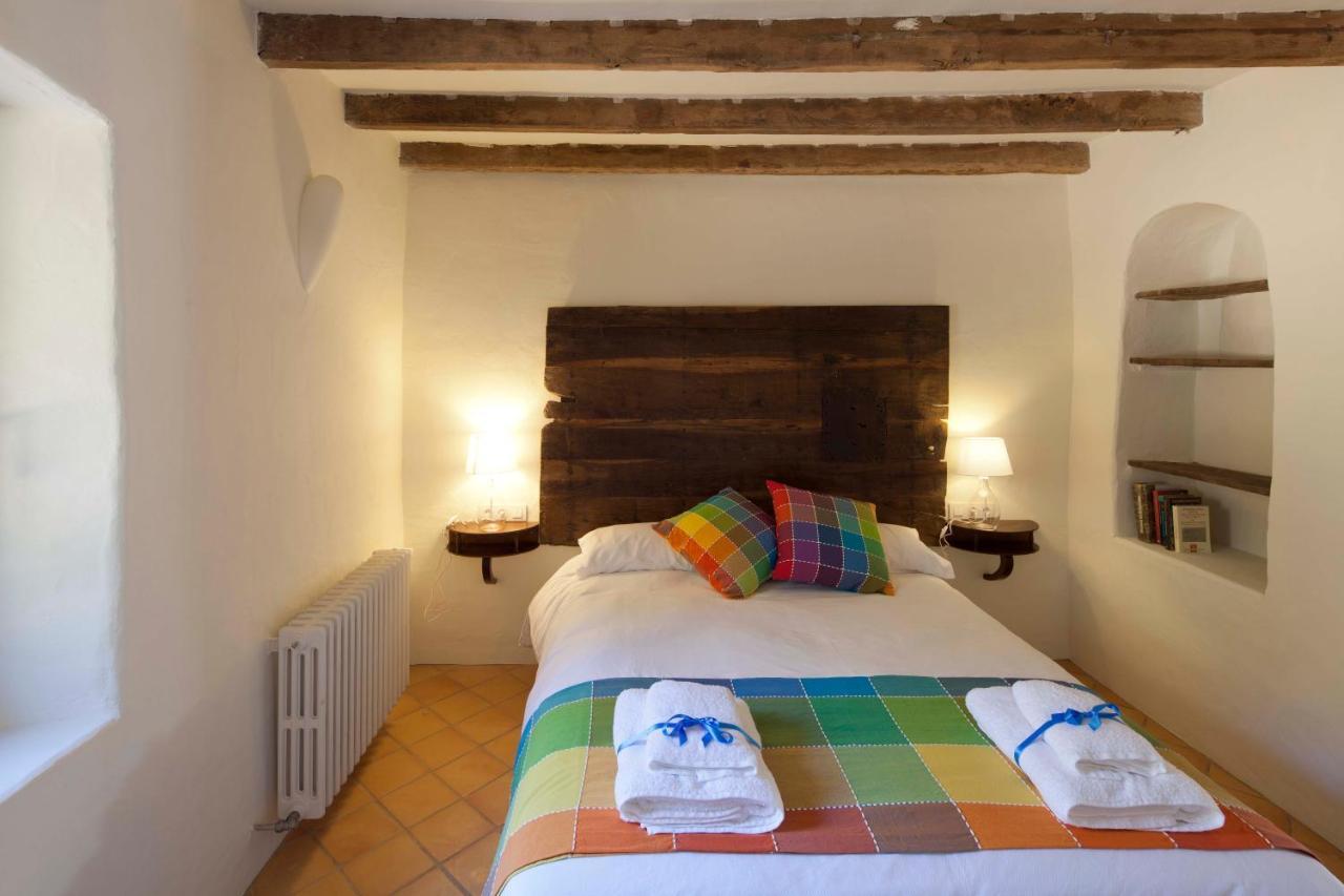 B&B La Rectoria De Sant Miquel De Pineda Sant Feliu De Pallerols Bagian luar foto